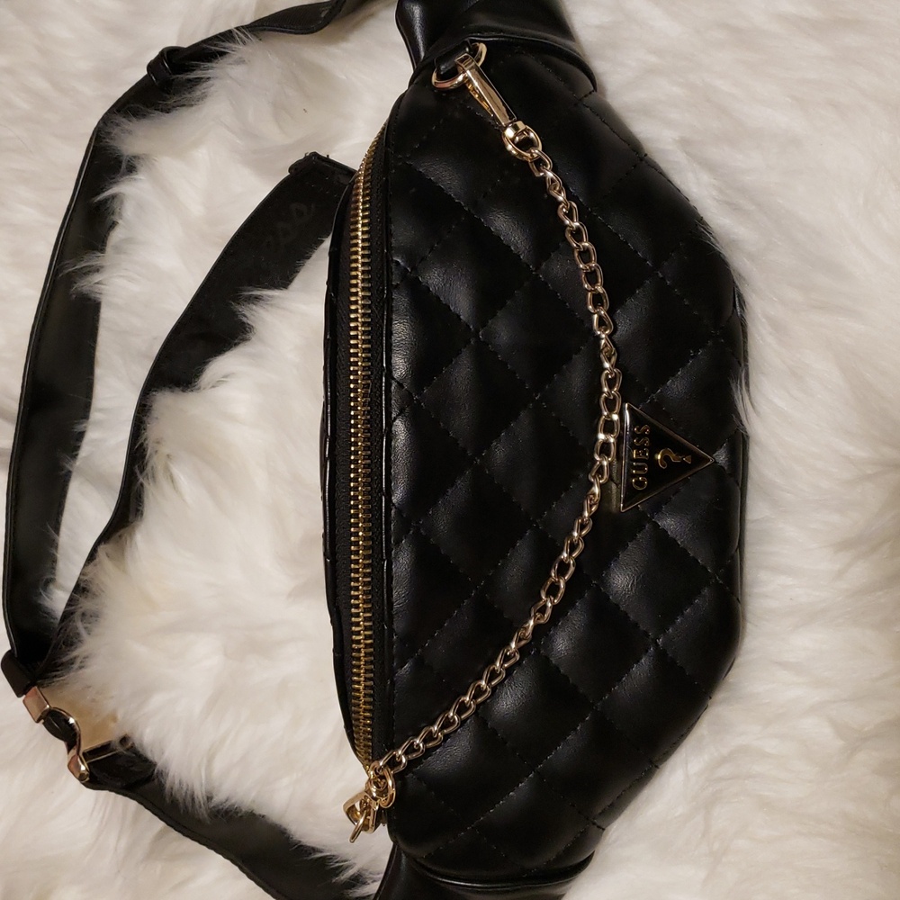 🧿GUESS Black Quilted Chain Belt Bag
